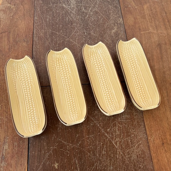 Pfaltzgraff Village 46 Set of 4 Stoneware Corn on the Cob serving dishes - Picture 1 of 7